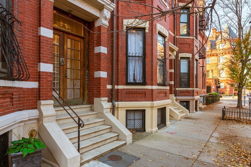 11 Hereford Street Boston, MA 02115 - Photo 2 of 16