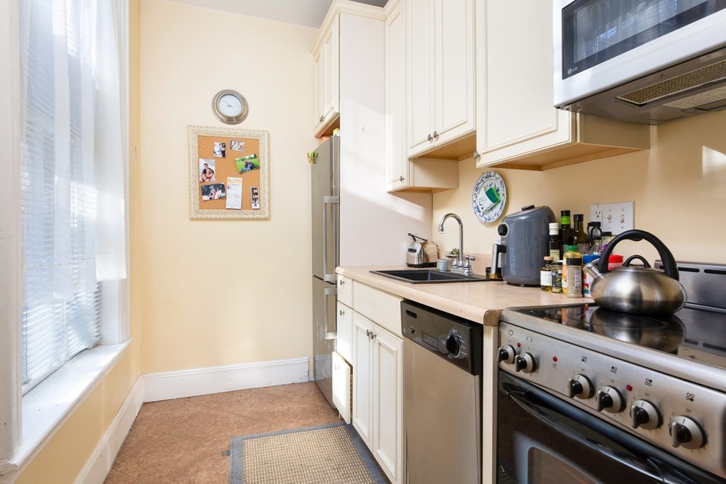 11 Hereford Street Boston, MA 02115 - Photo 10 of 16