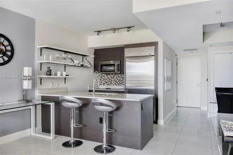 $3,700 | 500 Brickell Avenue, Unit 1400, Miami, FL 33131