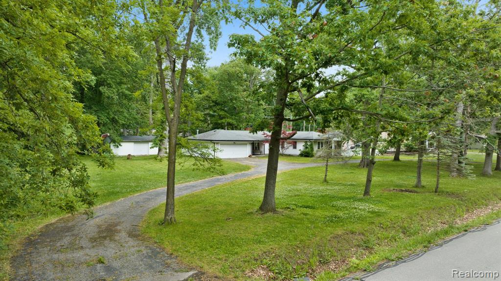 9120 Lake Road Grosse Ile, MI 48138 - Photo 4 of 37 Gallery Image 4