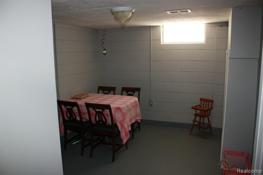 1642 Cambridge Road Berkley, MI 48072 - Photo 30 of 36 30.jpg