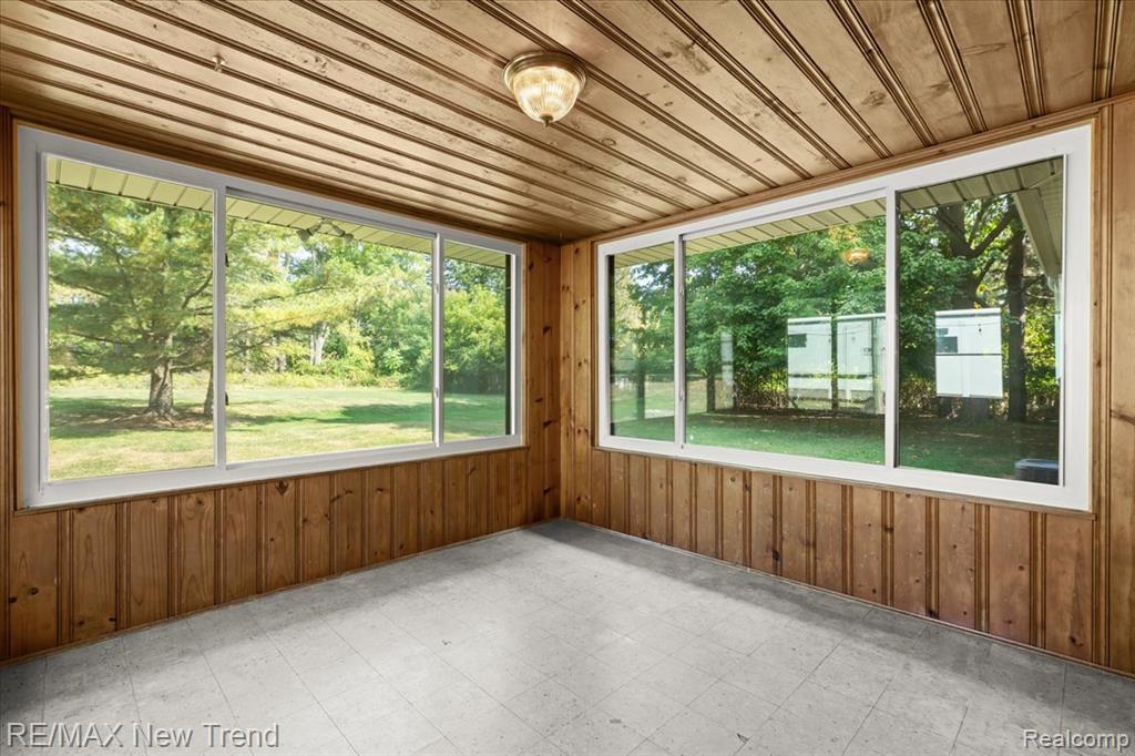 33266 Raphael Road Farmington Hills, MI 48336 - Photo 25 of 36