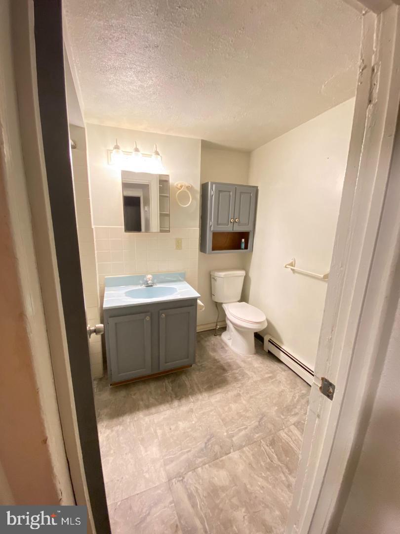 153 New Freedom Road Berlin, NJ 08009 - Photo 14 of 19 a bathroom with a tub sink toilet and mirror