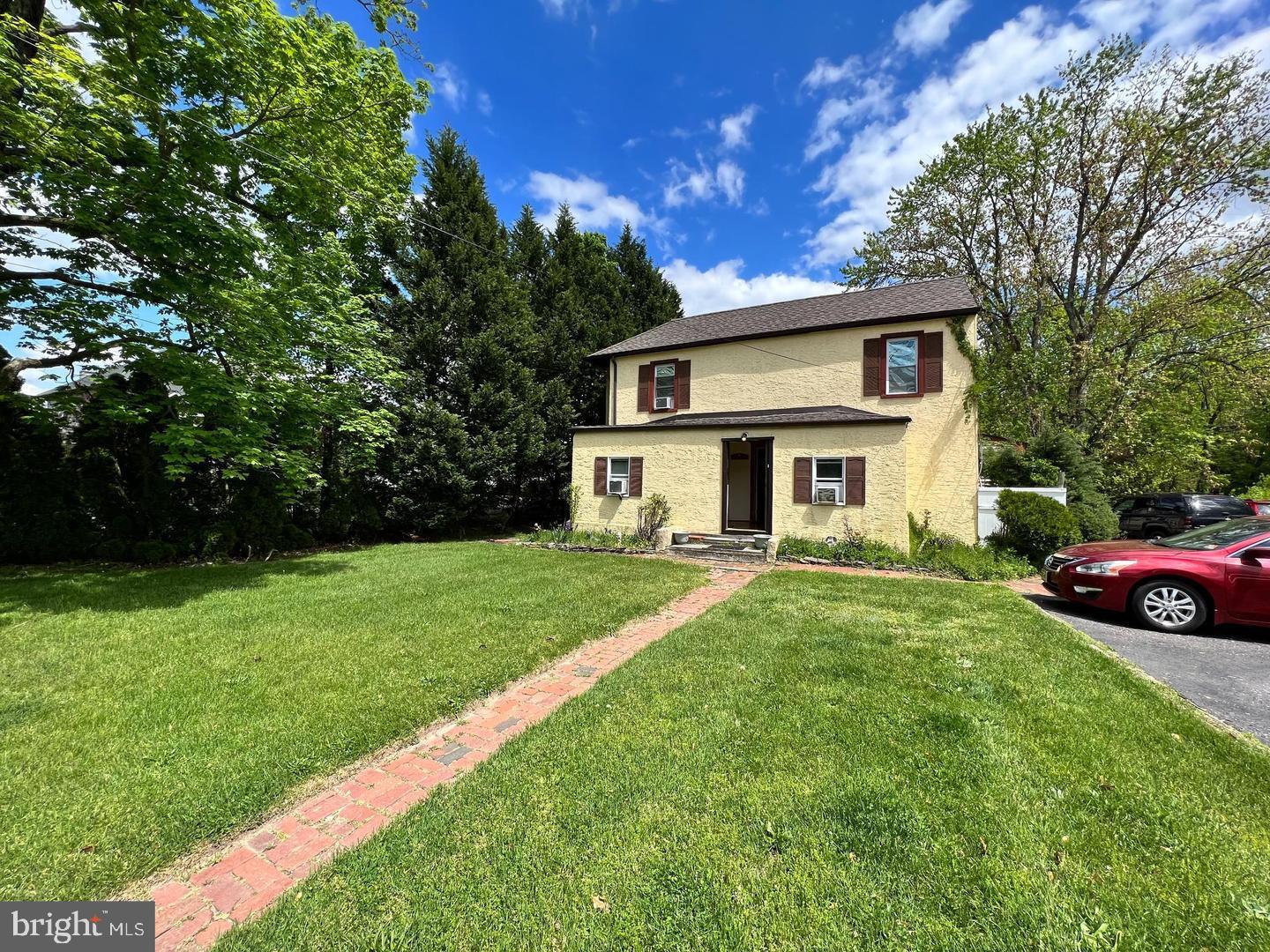 153 New Freedom Road Berlin, NJ 08009 - Photo 2 of 19 a front view of a house with a yard