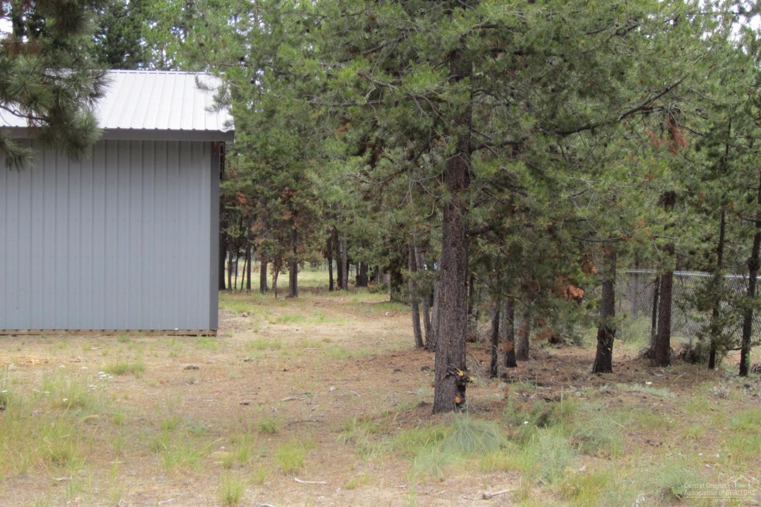 17533 Rosland Road La Pine, OR 97739 - Photo 5 of 25 a view of a outdoor space