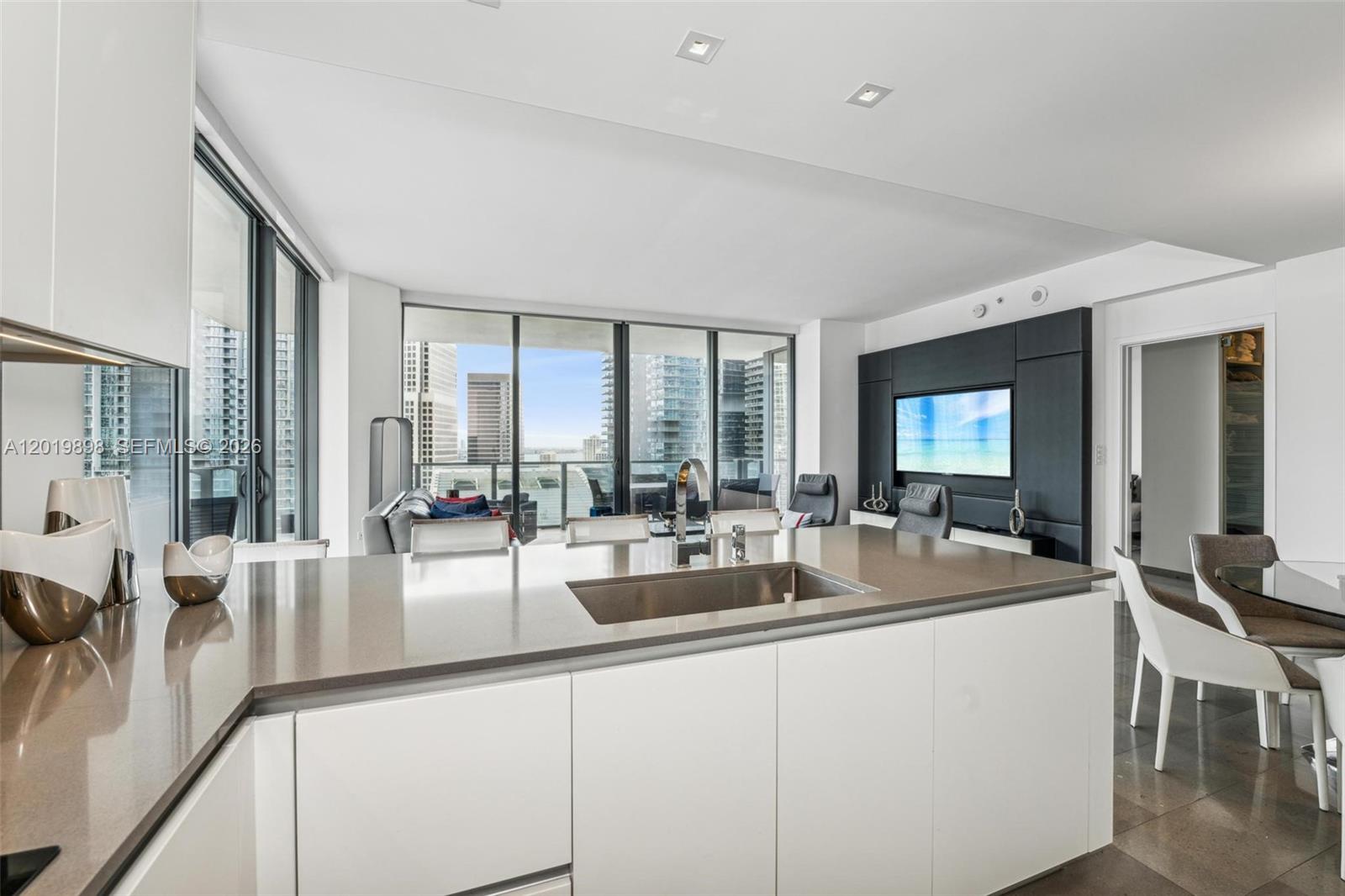 88 Southwest 7th Street, Unit 2111 Miami, FL 33130 - Photo 8 of 30