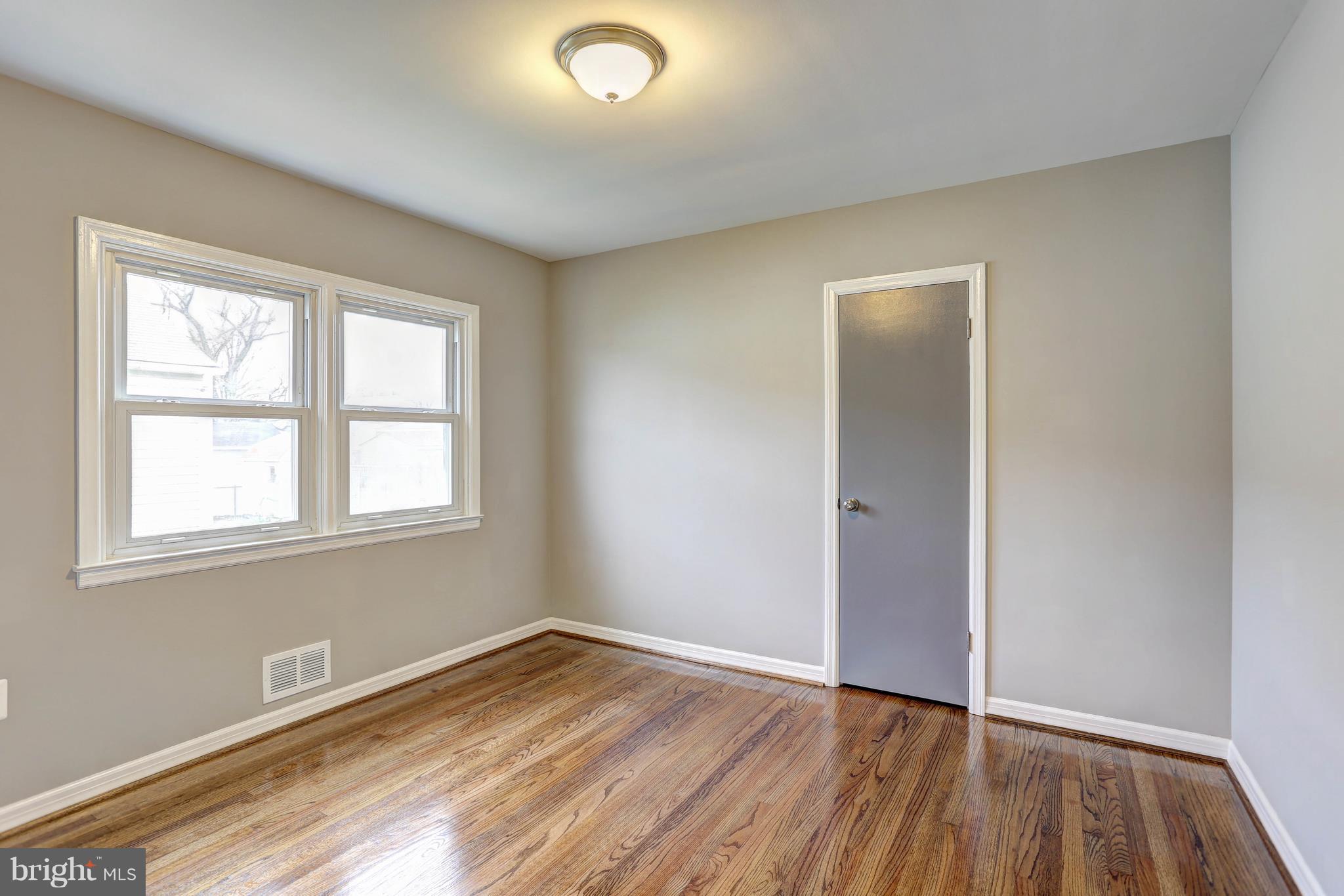 516 Holy Cross Road Baltimore, MD 21225 - Photo 14 of 31 Gallery Image 14
