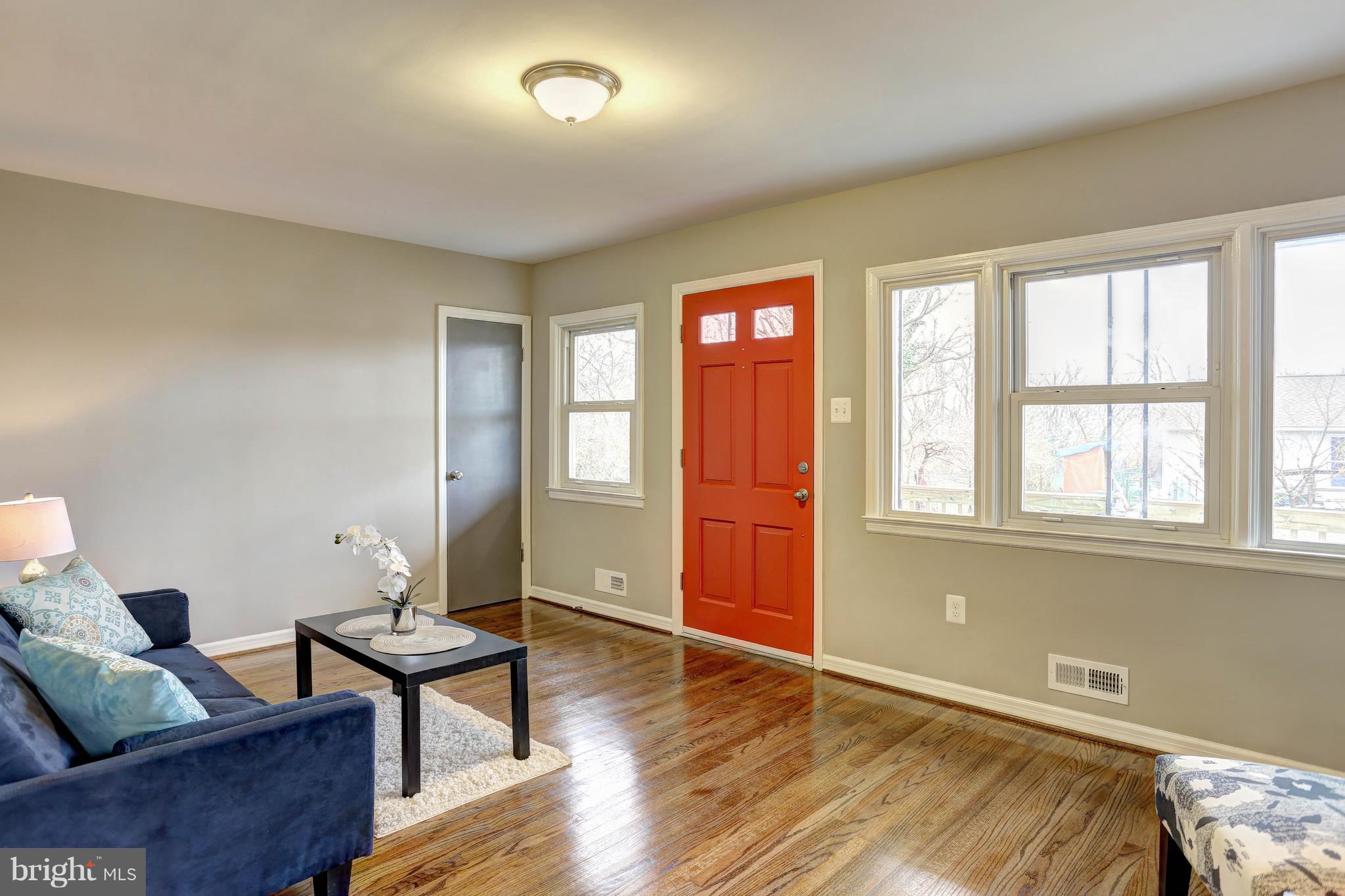 516 Holy Cross Road Baltimore, MD 21225 - Photo 5 of 31 Gallery Image 5