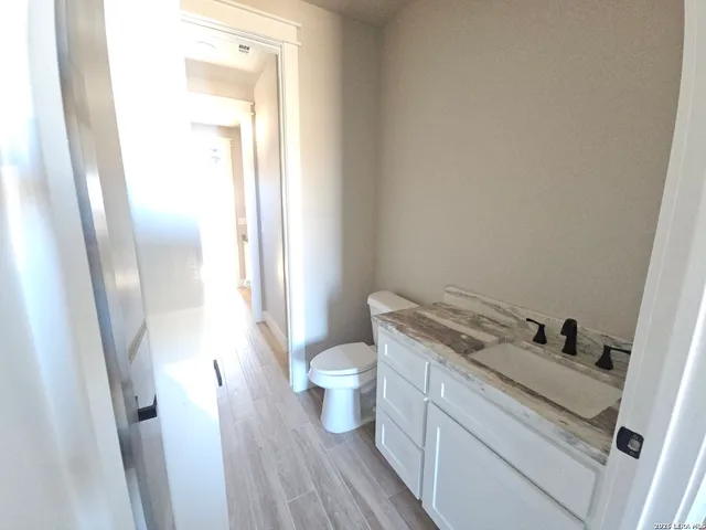 $649,000 | 956 Horseshoe Falls, Bandera, TX 78003