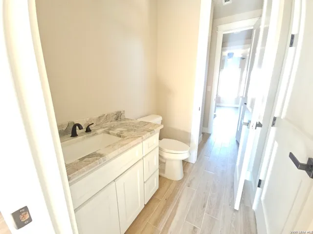 $649,000 | 956 Horseshoe Falls, Bandera, TX 78003