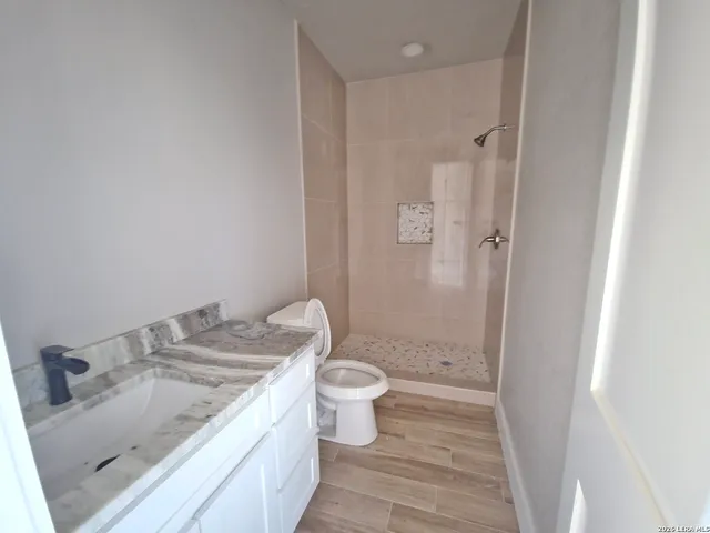 $649,000 | 956 Horseshoe Falls, Bandera, TX 78003