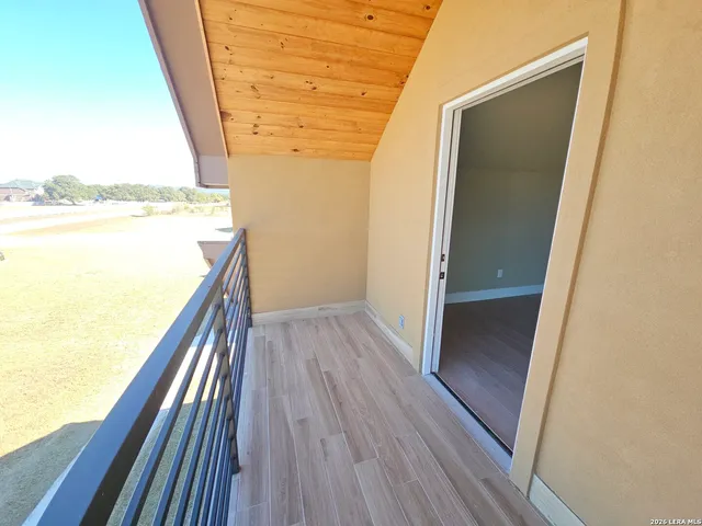 $649,000 | 956 Horseshoe Falls, Bandera, TX 78003