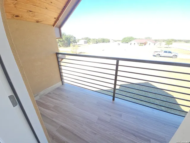 $649,000 | 956 Horseshoe Falls, Bandera, TX 78003