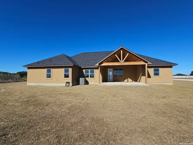 $649,000 | 956 Horseshoe Falls, Bandera, TX 78003