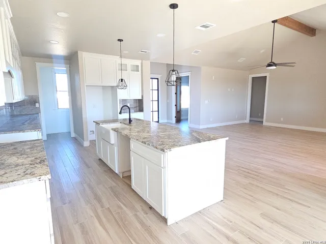 $649,000 | 956 Horseshoe Falls, Bandera, TX 78003