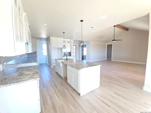 $649,000 | 956 Horseshoe Falls, Bandera, TX 78003