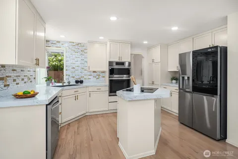 $1,528,000 | 4020 262nd Place Southeast, Sammamish, WA 98029
