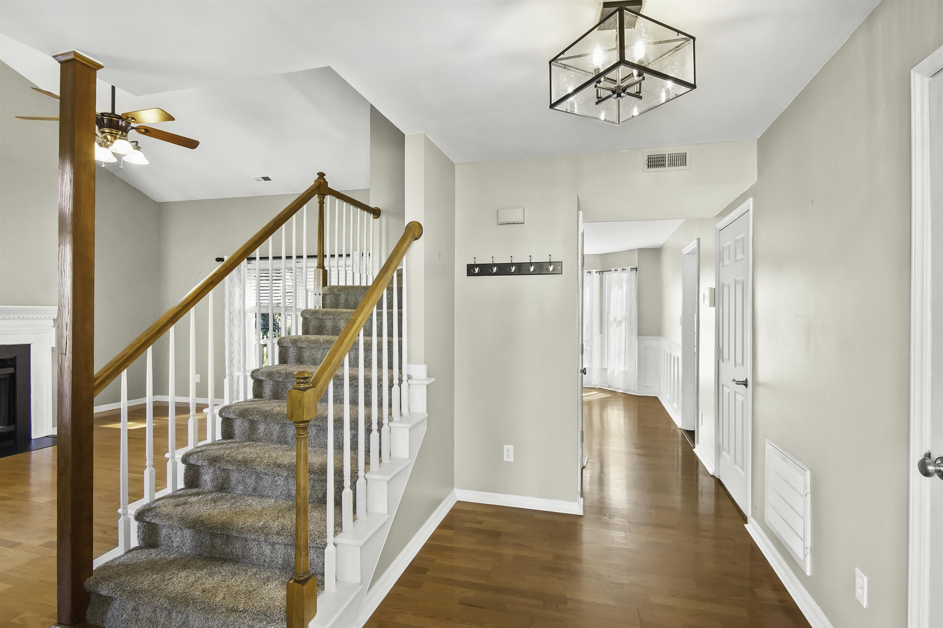 12201 Queensbridge Court Raleigh, NC 27613 - Photo 5 of 29 Entry