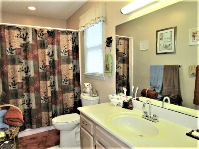 19 Peter Collinson Road Santee, SC 29142 - Photo 14 of 25 Master Bath