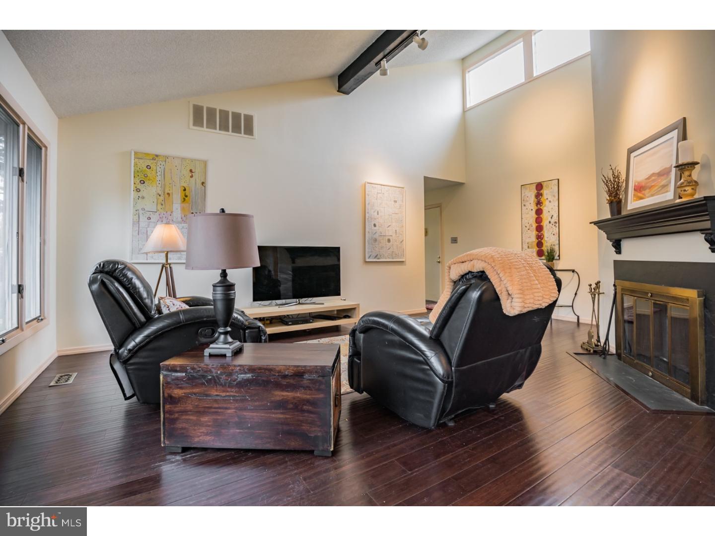 193 Uxbridge Cherry Hill, NJ 08034 - Photo 3 of 18 Living Room