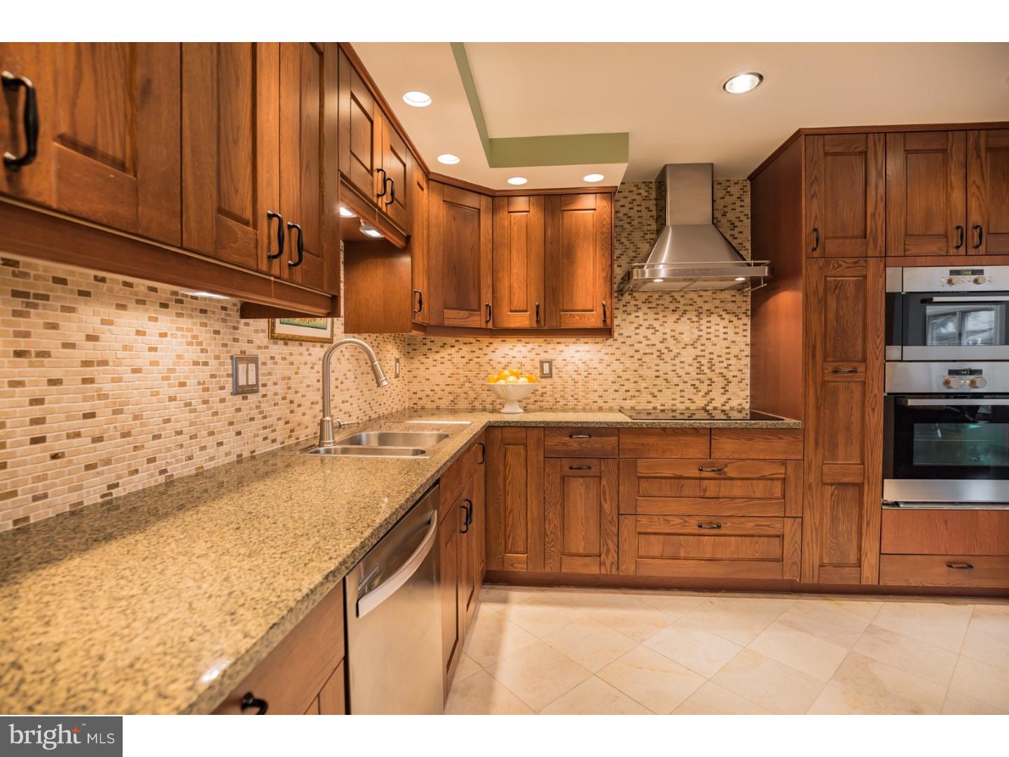 193 Uxbridge Cherry Hill, NJ 08034 - Photo 6 of 18 Kitchen