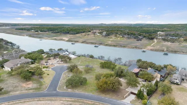 $1,650,000 | 25208 Chernosky Point Drive, Spicewood, TX 78669