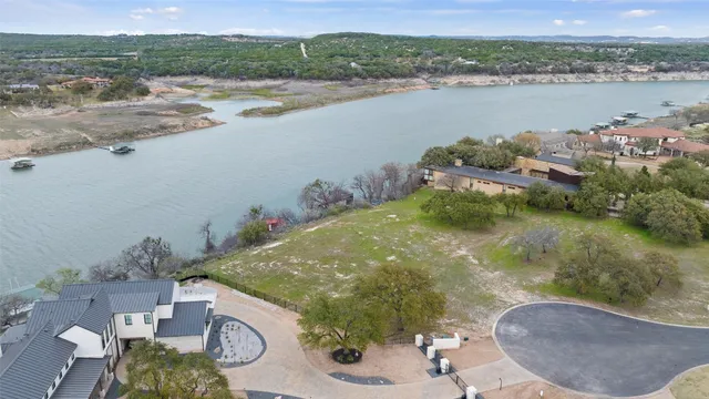 $1,650,000 | 25208 Chernosky Point Drive, Spicewood, TX 78669