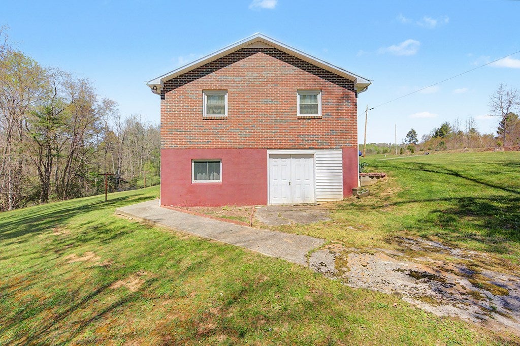 6921 Ivanhoe Road Ivanhoe, VA 24350 - Photo 5 of 76 Gallery Image 5