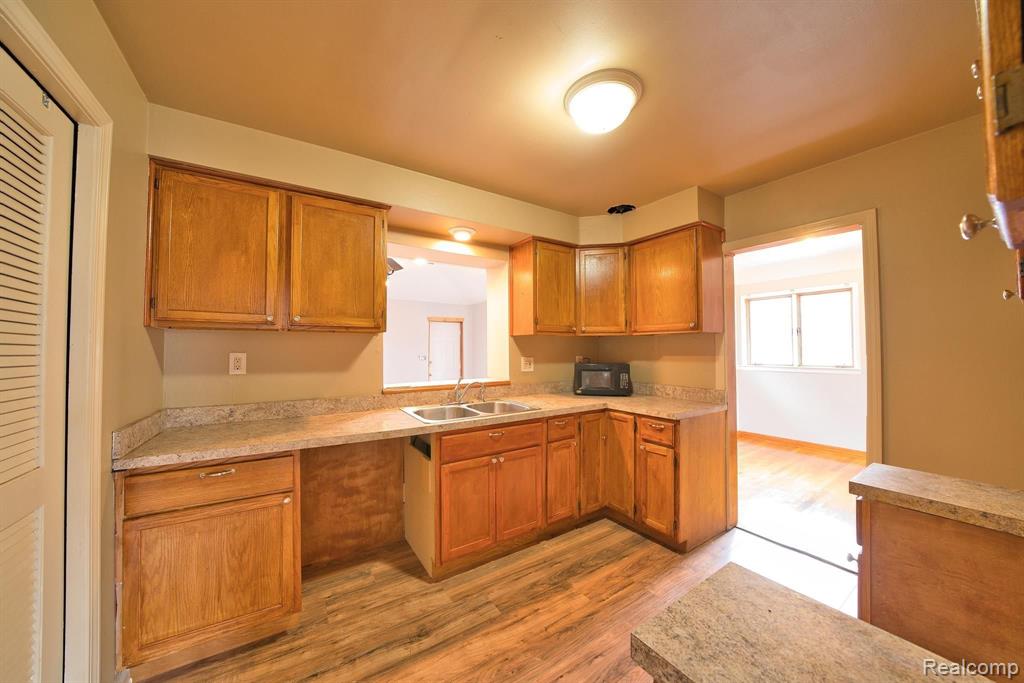 20710 Westhampton Avenue Southfield, MI 48075 - Photo 15 of 30
