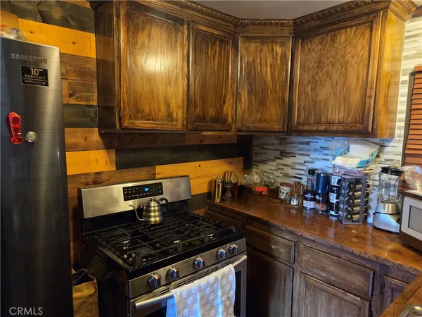 $314,900 | 23553 Lake Drive, Crestline, CA 92325