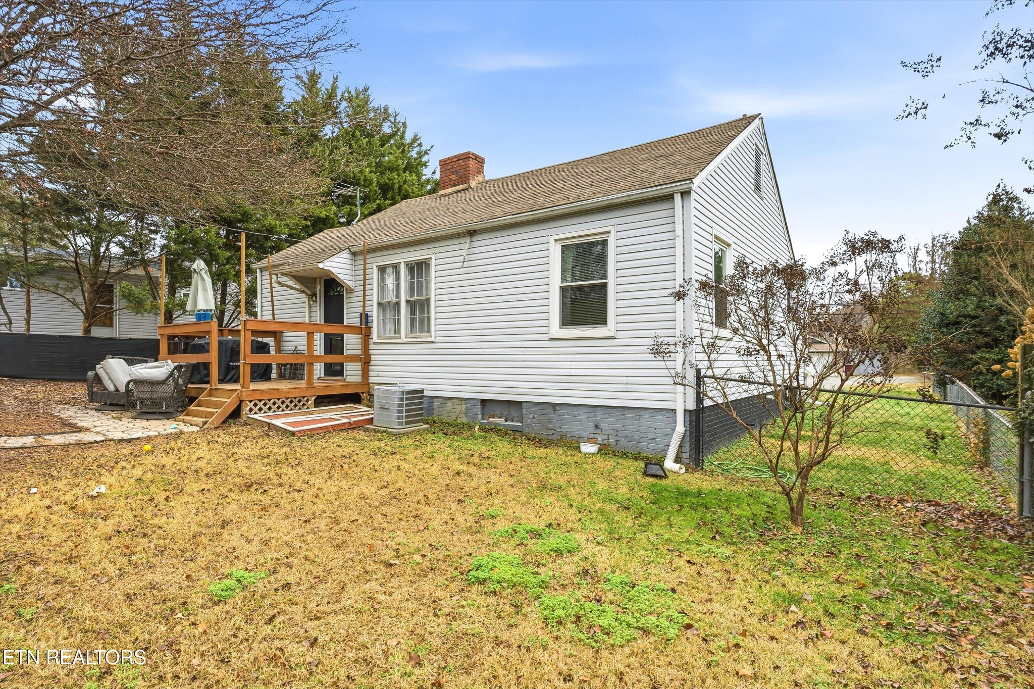 1741 North Wright Road Alcoa, TN 37701 - Photo 28 of 31 a backyard of a house with table and chairs