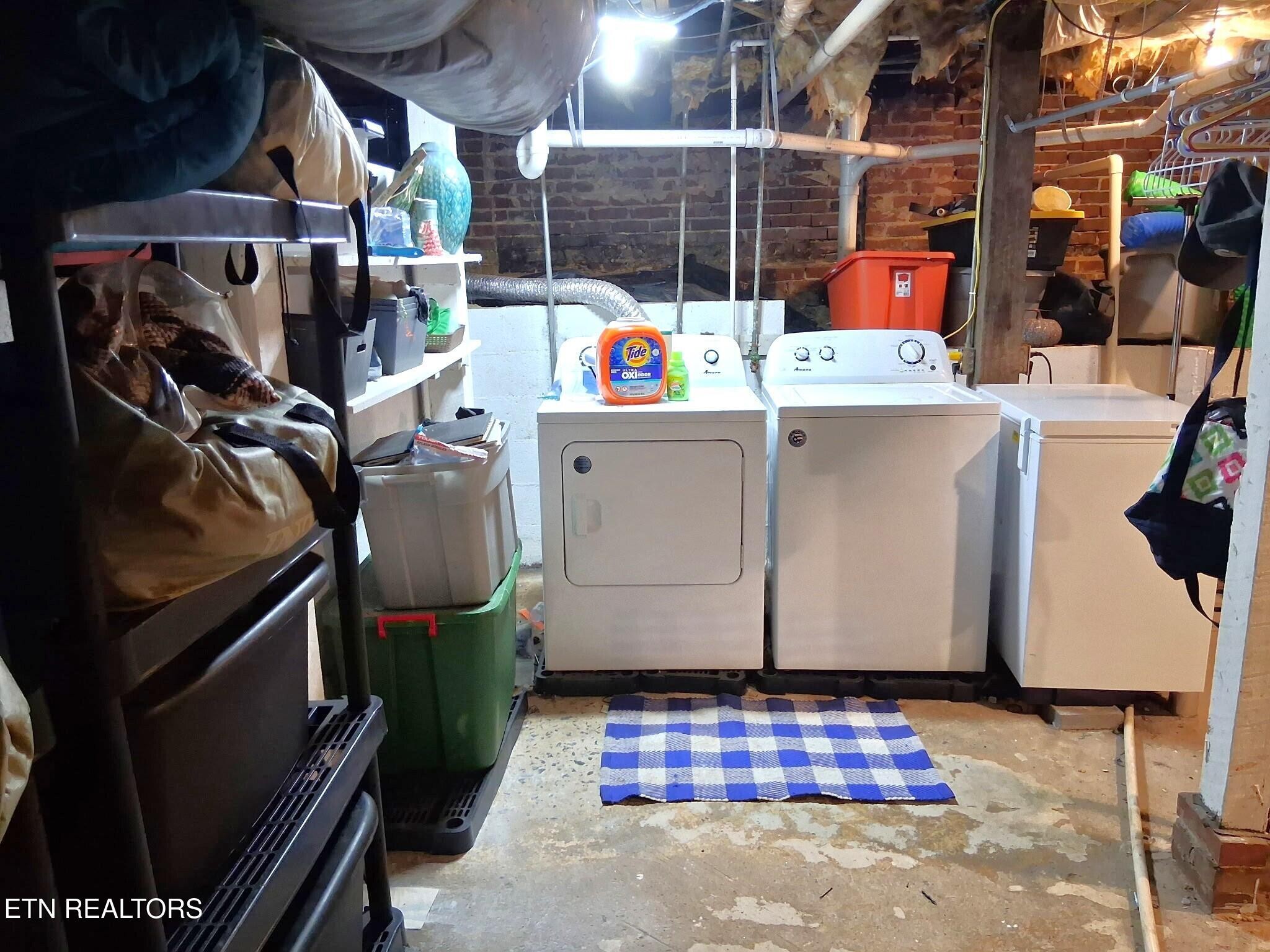 1741 North Wright Road Alcoa, TN 37701 - Photo 30 of 31 a utility room with dryer and washer