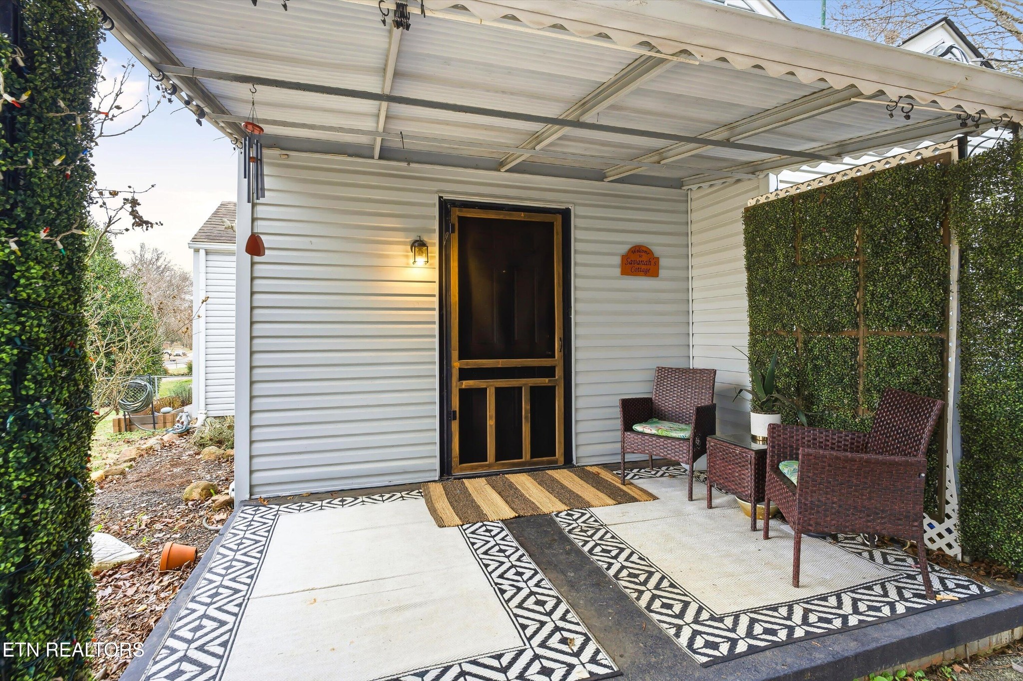 1741 North Wright Road Alcoa, TN 37701 - Photo 5 of 31 a view of a patio with a table and chairs