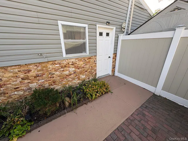 $2,150 | 318 Claremont Avenue, West Babylon, NY 11704