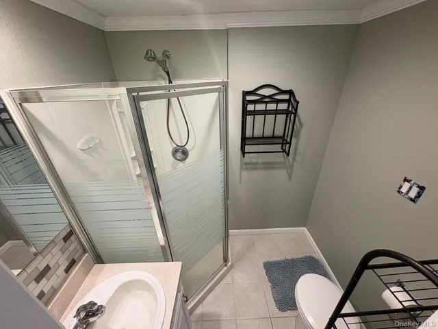 a view of entryway with a rug