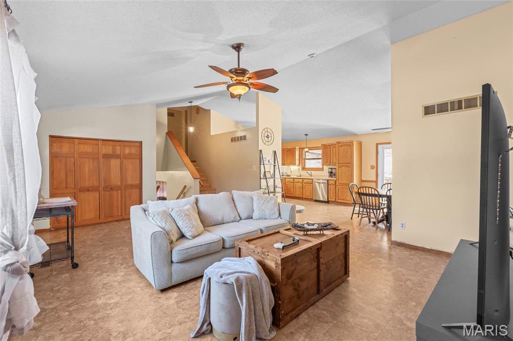 2628 Hillsboro Valley Park Road High Ridge, MO 63049 - Photo 6 of 41