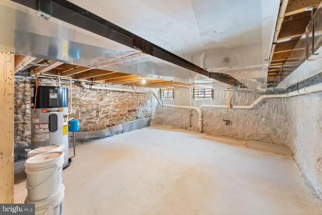 a view of a walk in closet