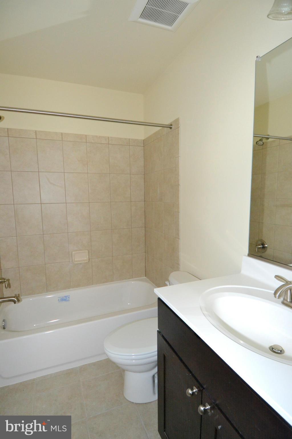 9125 Fort Smallwood Road Pasadena, MD 21122 - Photo 19 of 28 Full Hallway Bathroom