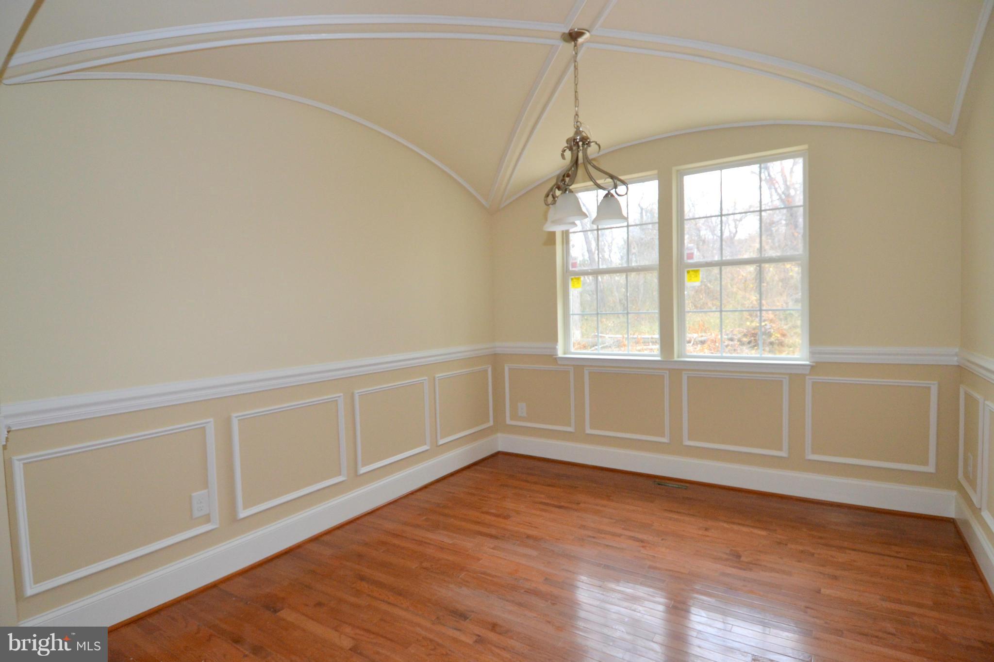 9125 Fort Smallwood Road Pasadena, MD 21122 - Photo 3 of 28 Dining Room