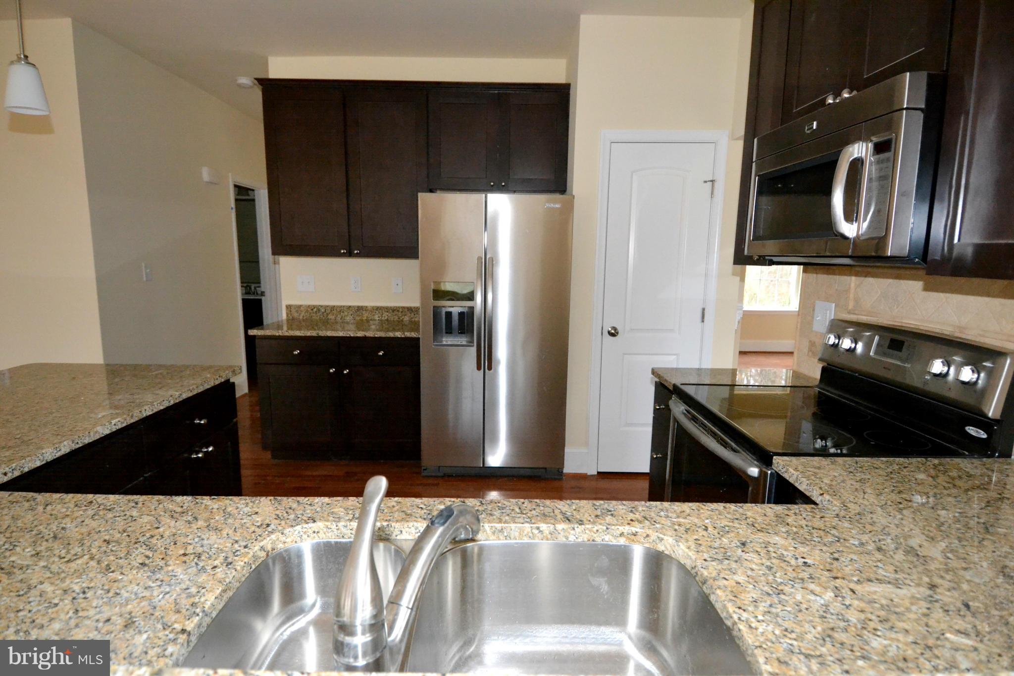 9125 Fort Smallwood Road Pasadena, MD 21122 - Photo 5 of 28 Kitchen