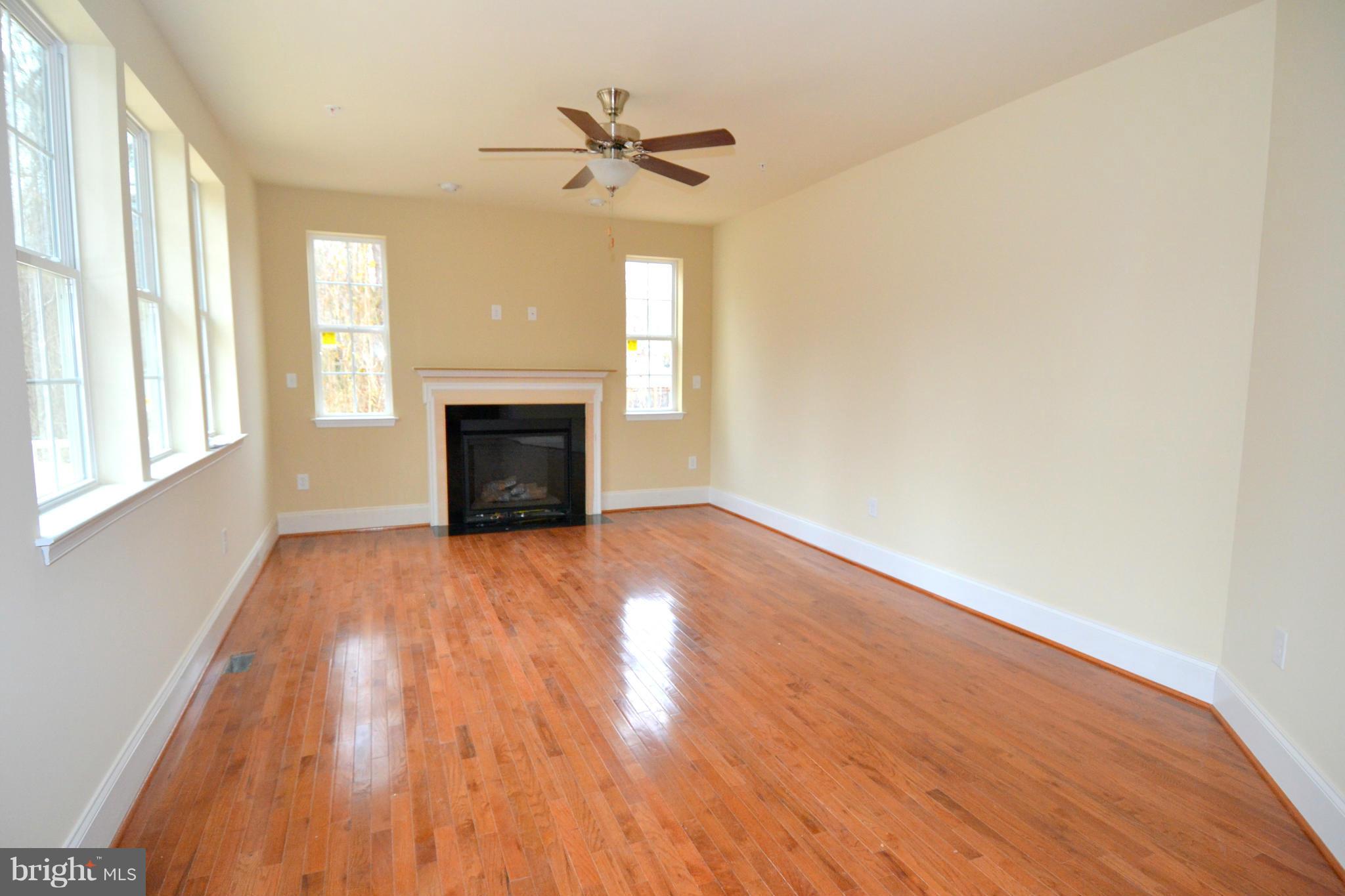 9125 Fort Smallwood Road Pasadena, MD 21122 - Photo 6 of 28 Family Room