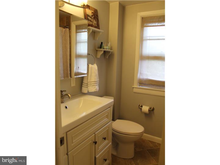 729 Claire Road Philadelphia, PA 19128 - Photo 11 of 14 Bathroom