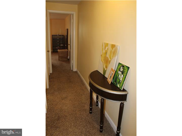 729 Claire Road Philadelphia, PA 19128 - Photo 10 of 14 Hallway