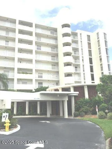 a black and white photo of a living room