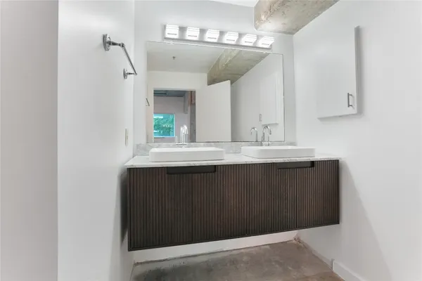 $3,200 | 2000 Bagby Street, Unit 2401, Houston, TX 77002