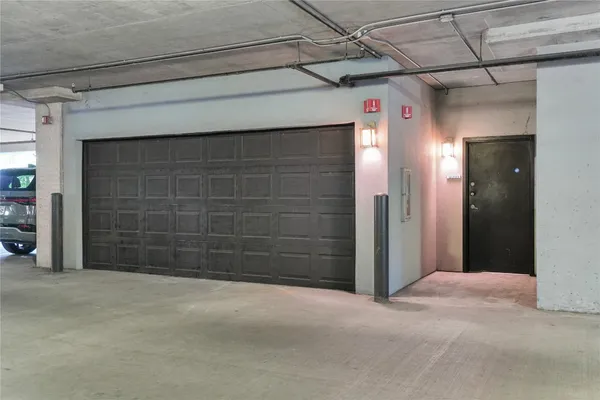 $3,200 | 2000 Bagby Street, Unit 2401, Houston, TX 77002