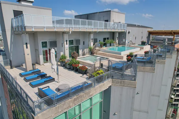 $3,200 | 2000 Bagby Street, Unit 2401, Houston, TX 77002