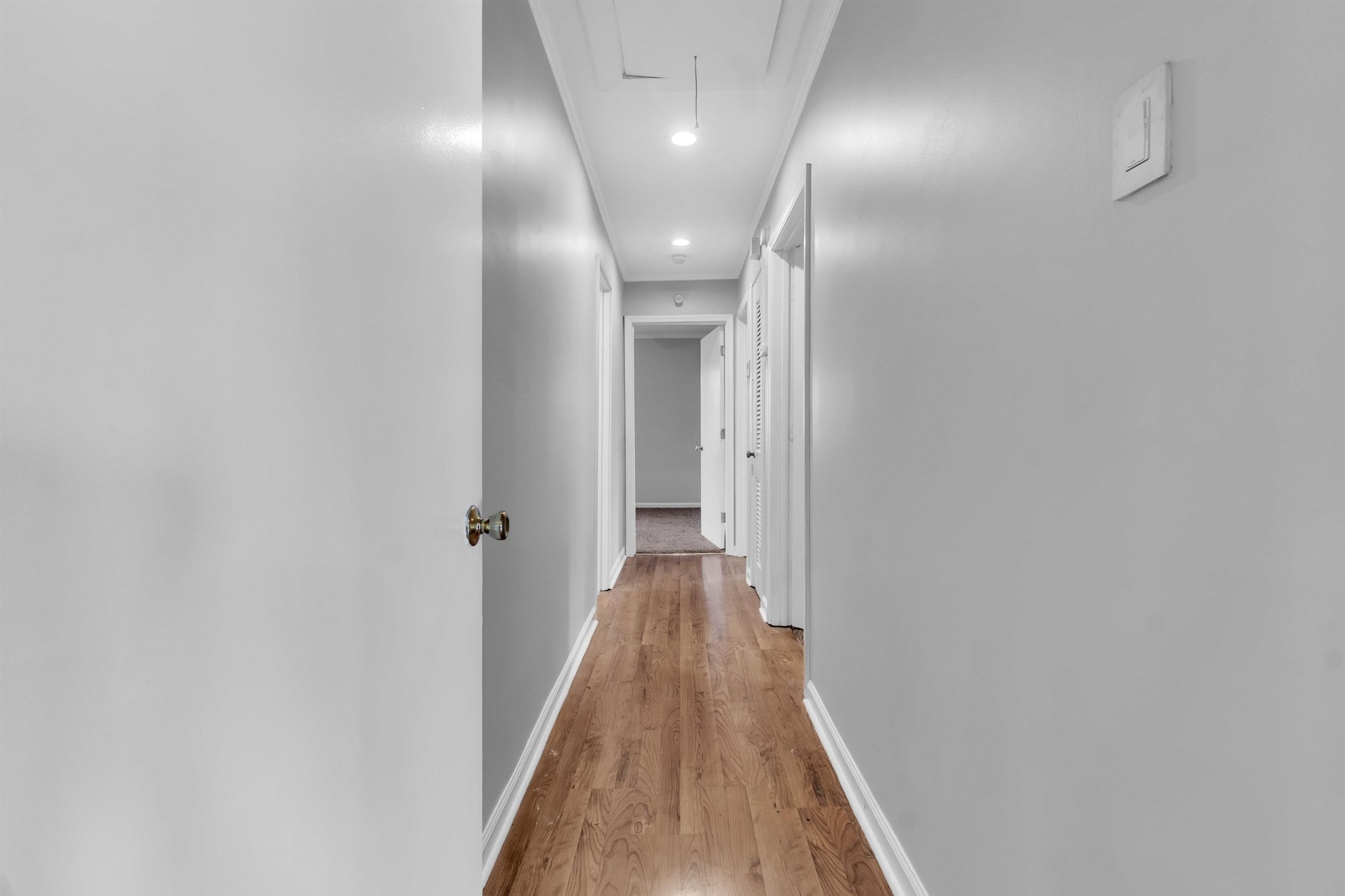 1903 Capri Road Memphis, TN 38117 - Photo 9 of 20 a view of a hallway with wooden floor