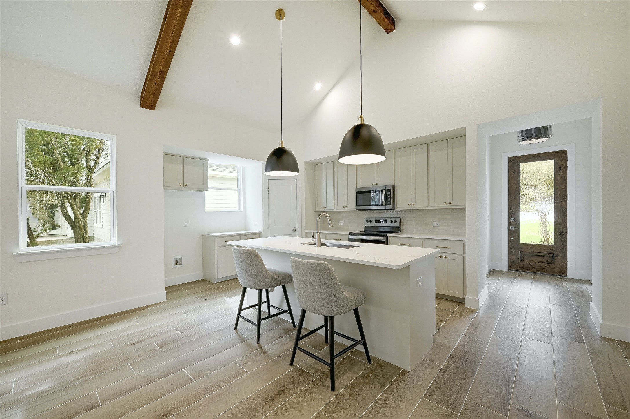 16 Rhapsody Lane Wimberley, TX 78676 - Photo 4 of 25 High vaulted ceilings with cedar beams
