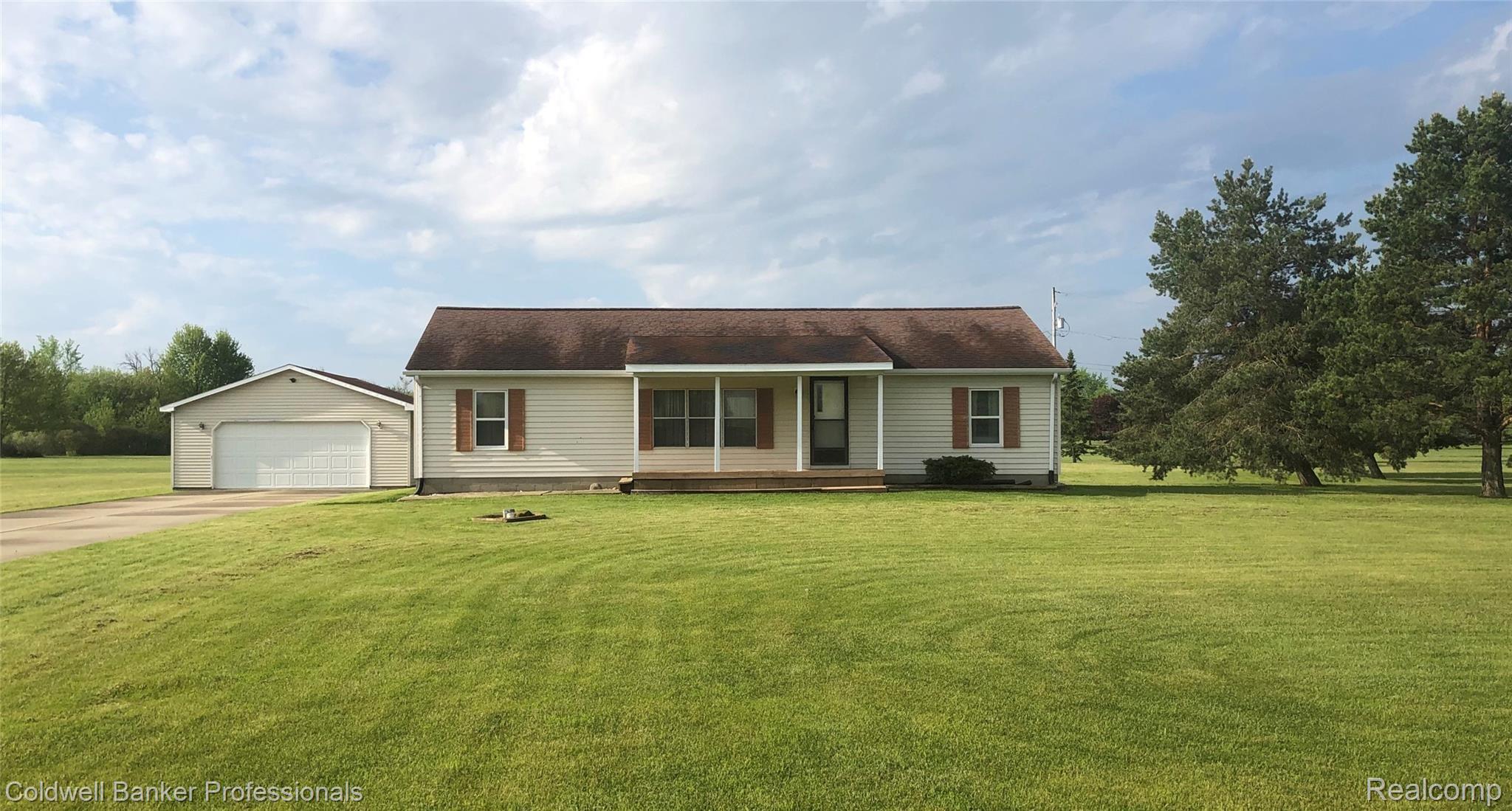 8471 Cook Road Swartz Creek, MI 48473 - Photo 1 of 37 19F88A82-0E44-45A2-AAE3-99EB794AA422.jpeg